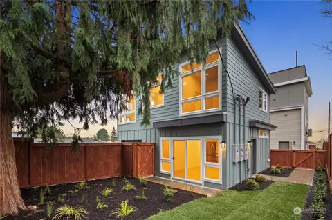 8826 38th Ave SW, Seattle, WA 98126