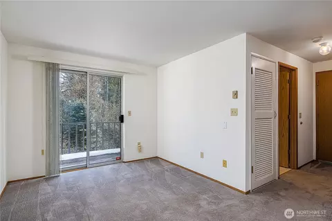 Living - 7713 Lower Ridge Rd, Everett, WA 98203 photo 3 of 4