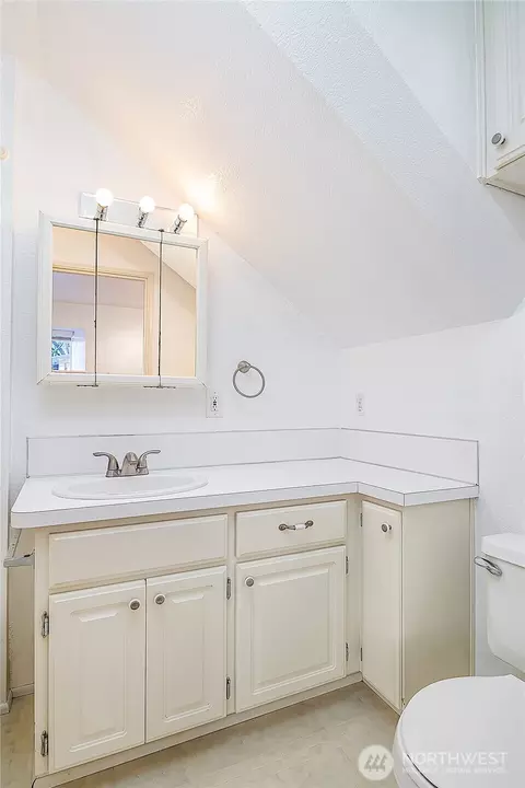 Bath - 7713 Lower Ridge Rd, Everett, WA 98203 photo 3 of 4