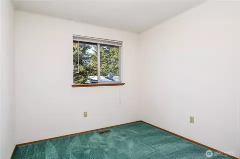 Bedroom - 7713 Lower Ridge Rd, Everett, WA 98203 photo 3 of 7