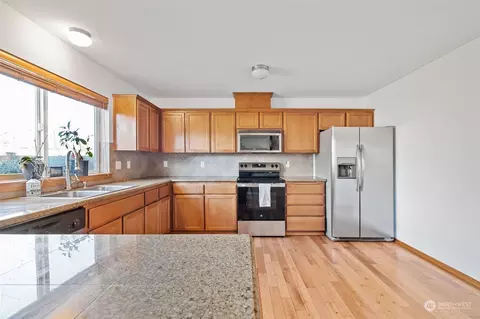 Kitchen - 113 Williams Blvd NE, Orting, WA 98360 photo 2 of 2
