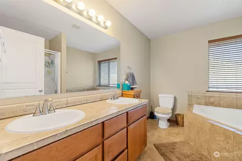 Bath - 113 Williams Blvd NE, Orting, WA 98360 photo 3 of 4