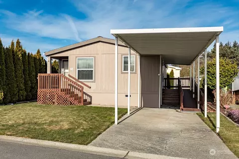 225 NErnst St #36, Oak Harbor, WA 98277
