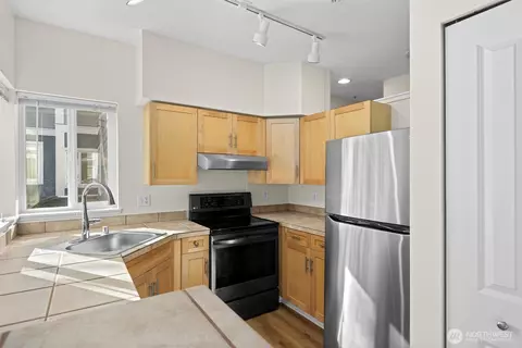 Kitchen - 3906 243rd Pl SE #P-201, Bothell, WA 98021 photo 3 of 4