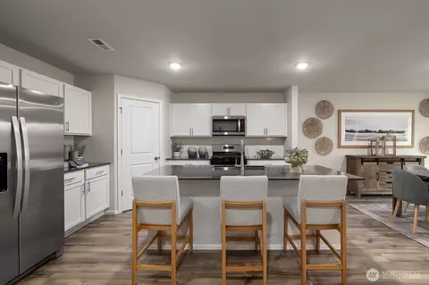 Kitchen - 288 Wind River Dr, Chehalis, WA 98532 photo 2 of 2