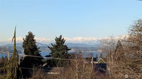 6055 35th Ave SW #202, Seattle, WA 98126