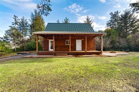 815 Vagabond Ave SW, Ocean Shores, WA 98569