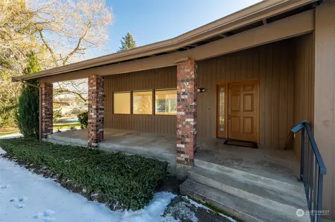 4654 Sand Rd, Bellingham, WA 98226