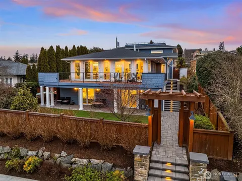 430 8th Ave W, Kirkland, WA 98033
