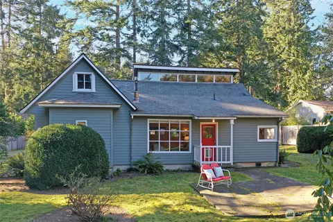 10285 NE Albertson Rd, Bainbridge Island, WA 98110