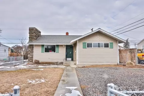 312 W Ridge Rd, Moses Lake, WA 98837