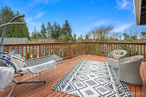 Exterior - 20034 106th Ave NE, Bothell, WA 98011 photo 5 of 11