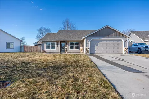 5106 S Desert Dove Loop, West Richland, WA 99353