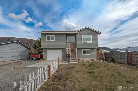 24 Elgin Ave, Rock Island, WA 98850