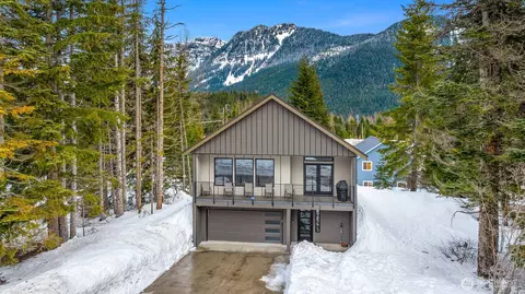210 Keechelus Dr, Snoqualmie Pass, WA 98068