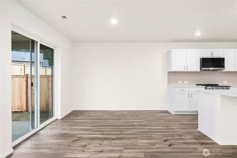 Living - 285 Wind River Dr, Chehalis, WA 98532 photo 3 of 5