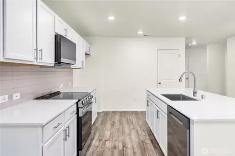 Kitchen - 285 Wind River Dr, Chehalis, WA 98532 photo 2 of 3
