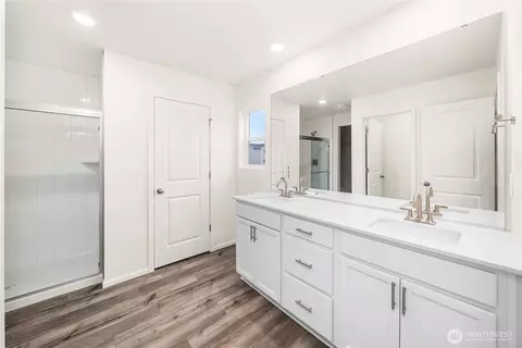 Bath - 285 Wind River Dr, Chehalis, WA 98532 photo 1 of 3