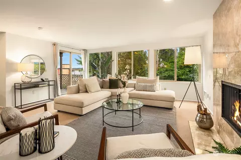 3440 25th Ave W #201, Seattle, WA 98199