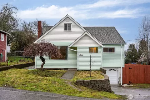 2402 13th St, Bremerton, WA 98312