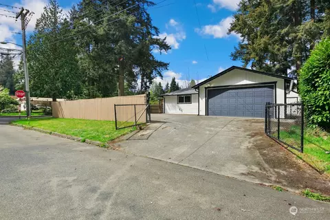805 164th Pl NE, Bellevue, WA 98008