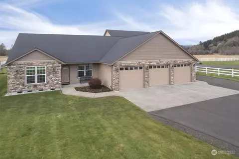 61 Monroe Dr, Cathlamet, WA 98612