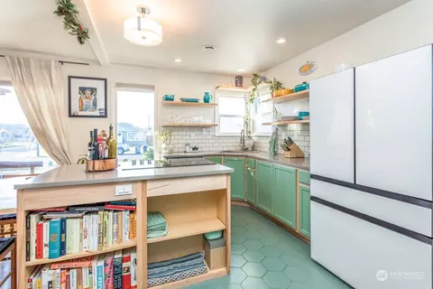 Kitchen - 1117 S 3rd Ave, Walla Walla, WA 99362 photo 3 of 4