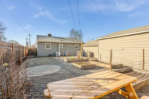 Exterior - 1117 S 3rd Ave, Walla Walla, WA 99362 photo 3 of 4
