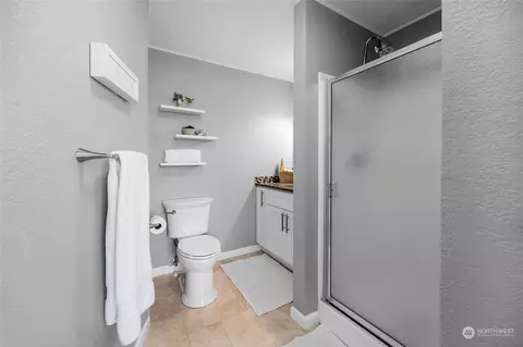 Bath - 2619 Rucker Ave #7, Everett, WA 98201 photo 2 of 4