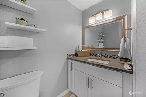 Bath - 2619 Rucker Ave #7, Everett, WA 98201 photo 1 of 4