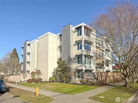 4118 SW College St #103, Seattle, WA 98116