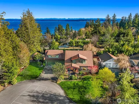 10234 Rodal Ct NE, Bainbridge Island, WA 98110