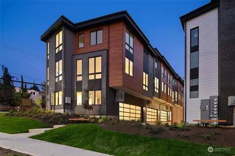 117 6th St #E, Kirkland, WA 98033