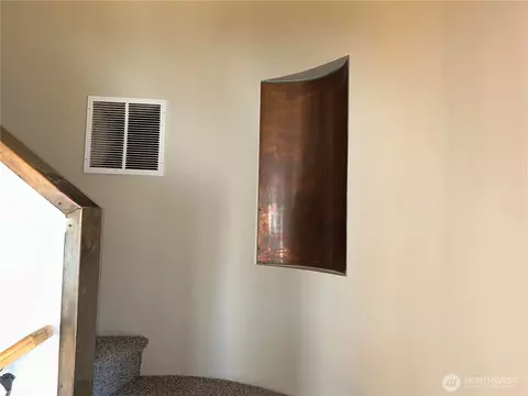 Entry Way - 2225 Jackson Ave, Everett, WA 98203 photo 2 of 3