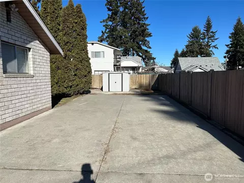 Exterior - 2225 Jackson Ave, Everett, WA 98203 photo 2 of 4