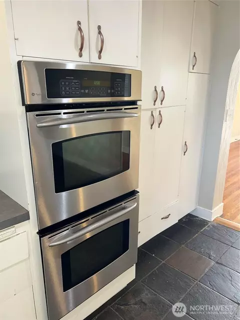 Kitchen - 2225 Jackson Ave, Everett, WA 98203 photo 3 of 4