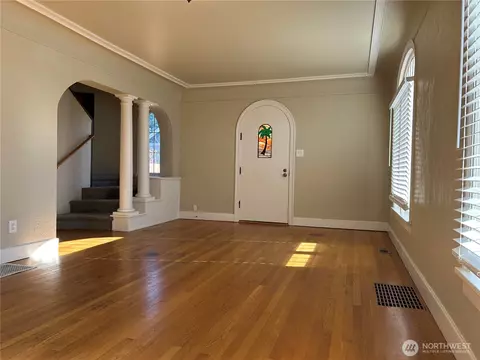 Living - 2225 Jackson Ave, Everett, WA 98203 photo 1 of 5