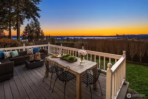 9424 NE 14th St, Clyde Hill, WA 98004