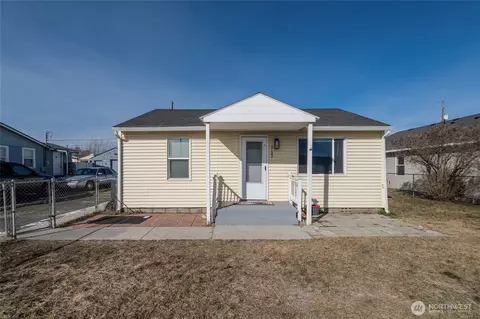 2122 W Spruce St, Moses Lake, WA 98837