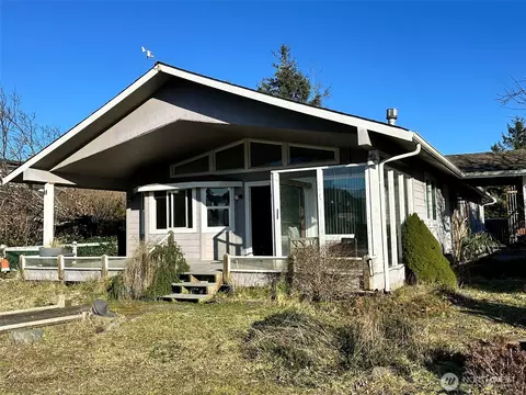 136 S Razor Clam Dr, Ocean Shores, WA 98569