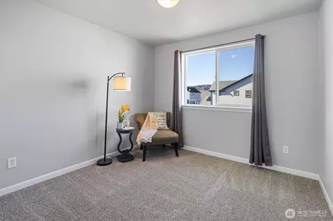 Bedroom - 302 Phoenix Ave SW, Orting, WA 98360 photo 4 of 5