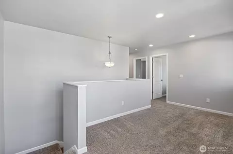 Entry Way - 302 Phoenix Ave SW, Orting, WA 98360 photo 3 of 3