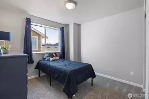 Bedroom - 302 Phoenix Ave SW, Orting, WA 98360 photo 5 of 5
