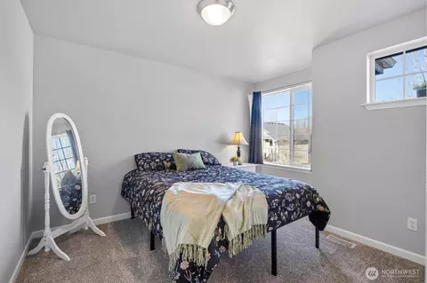 Bedroom - 302 Phoenix Ave SW, Orting, WA 98360 photo 3 of 5