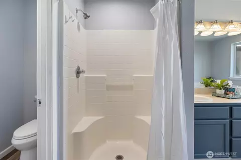Bath - 302 Phoenix Ave SW, Orting, WA 98360 photo 4 of 5