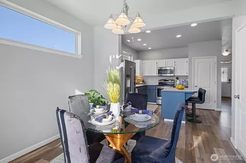 Dining - 302 Phoenix Ave SW, Orting, WA 98360 photo 1 of 2