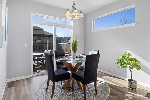 Dining - 302 Phoenix Ave SW, Orting, WA 98360 photo 2 of 2