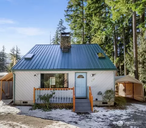 8398 Golden Valley Blvd, Maple Falls, WA 98266