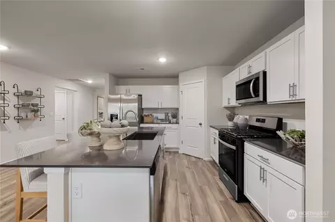 Kitchen - 139 Willowbrook Dr, Chehalis, WA 98532 photo 1 of 3