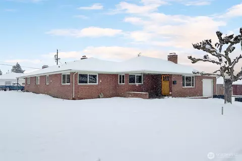 221 N 42nd Ave #A & B, Yakima, WA 98908